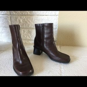 Naturalizer leather brown boots size 7 1/2 M